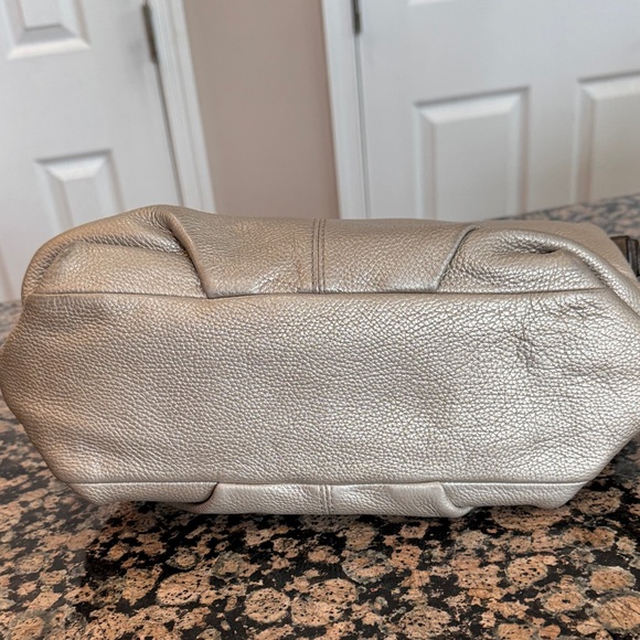 Coach F15064 Elegant Platinum Leather Shoulder Bag - Picture 6 of 10